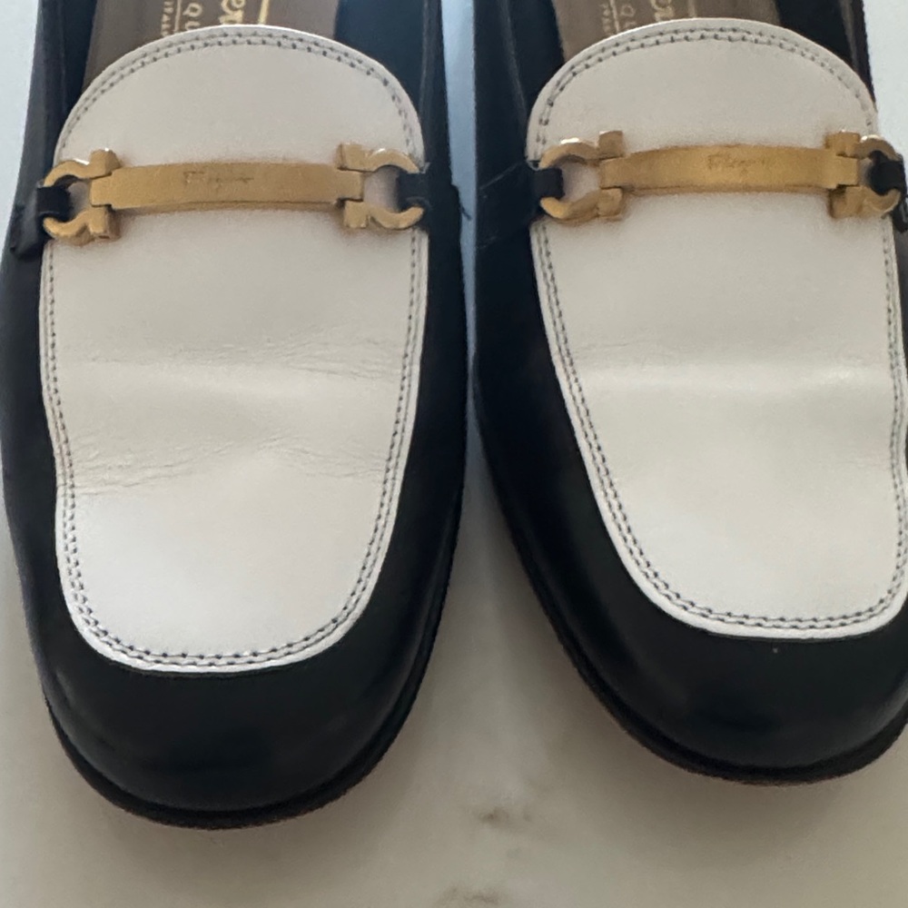 Salvatore Ferragamo Boutique Women's Navy & White Leather Loafers 7.5 - Picture 4 of 11